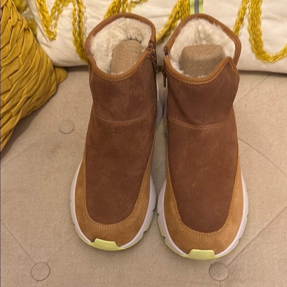 Nurture by Lamaze Brown Ankle Booties with Modern Design